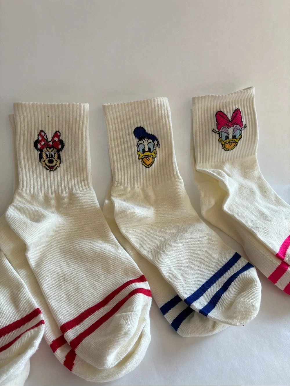 Disney Mickey & Friends 5 Pack Crew Socks Minnie Donald Daisy White
